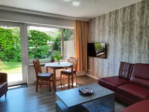 Wohnraum mit Essecke und Zugang zur Terrasse Wohnraum mit Essecke und Zugang zur Terrasse