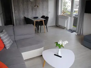 Wohnraum mit Zugang zum Balkon Wohnraum mit Zugang zum Balkon