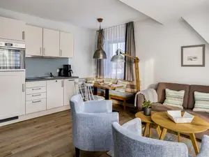 Wohnraum mit integrierter Küchenzeile