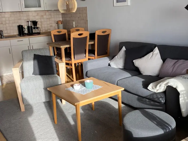 Wohnzimmer mit Essbereich