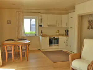 Küchenbereich mit Essecke