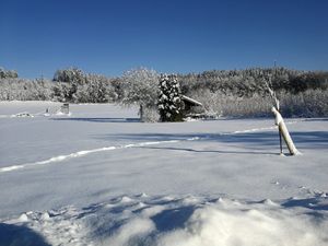 Ausblick von Eingang und Schlafzimmer (Winterlandschaft)