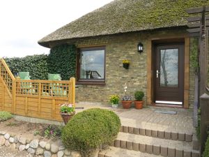 Terrasse und Eingang zur Ferienwohnung