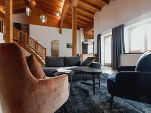 Wohnbereich mit Blick Richtung Küche