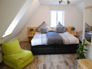 Haus Dreikönigsturm: Schlafzimmer mit Boxspringbett 1.Stock