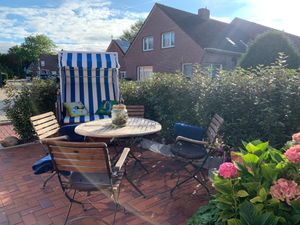 Terrasse mit Strandkorb