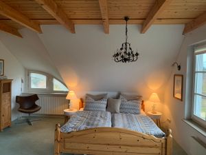 Schlafzimmer 1 groß mit Doppelbett, Seeblick