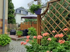 Weg zum Eingangsbereich Weg zum Eingangsbereich