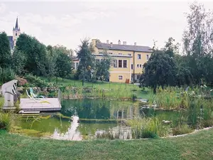 Schwimmbiotop im großen Naturgarten