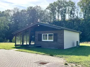 Hausansicht von vorne seitlich