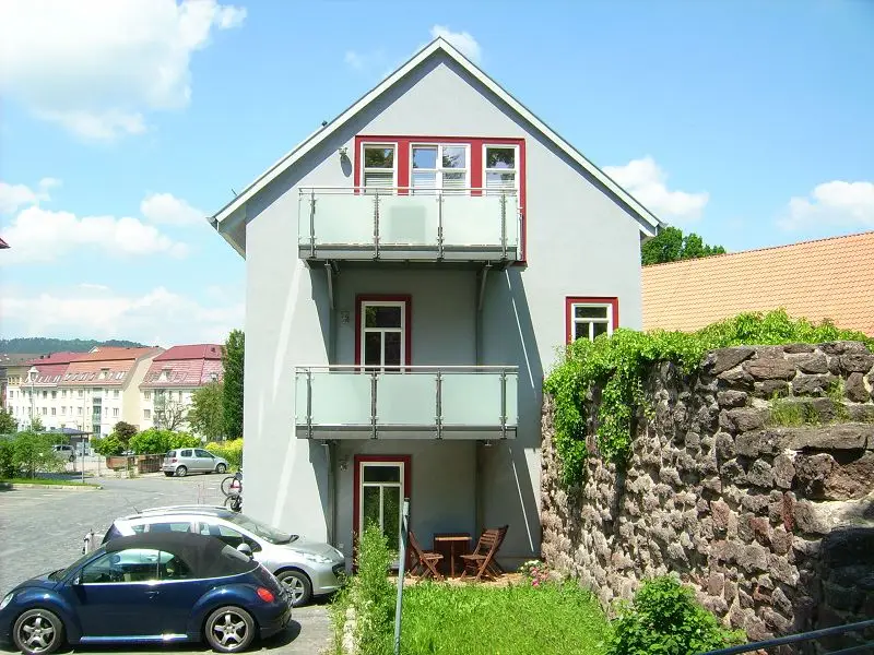 Südostansicht auf Balkone und Terrasse