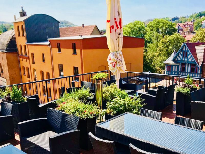 Terrasse mit Blick zum Hostel