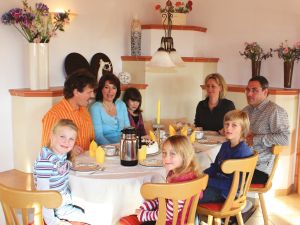 Sitzen Sie gemütlich beisammen im Bauernstüble - unserem Aufenthaltsraum