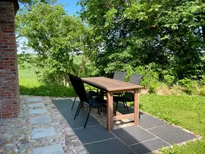Gemütlicher Essplatz auf der Terrasse