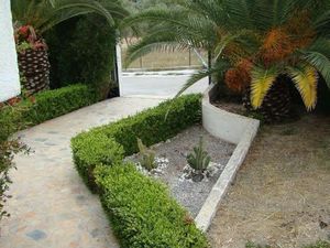 ruhige moderne Ferienwohnung  mit privatem Garten und Meerblick