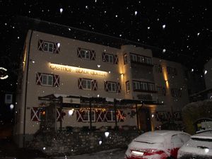 Hotel Gasthof Blaue Quelle Erl im Winter bei Nacht