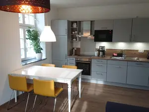 moderne Küche mit Sitzecke