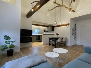 Liebevoll eingerichteter Wohn- und Kochbereich