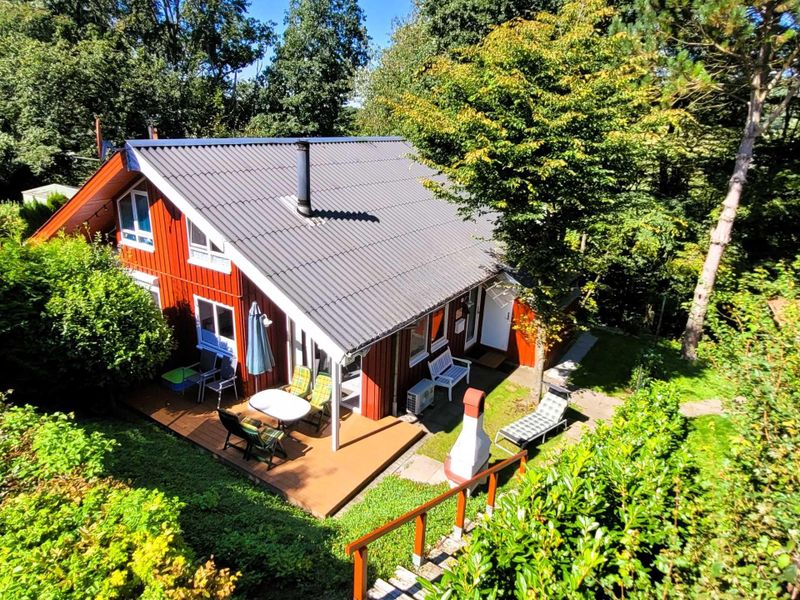 Ferienhaus Nora direkt am Wald mit Terrasse und Garten