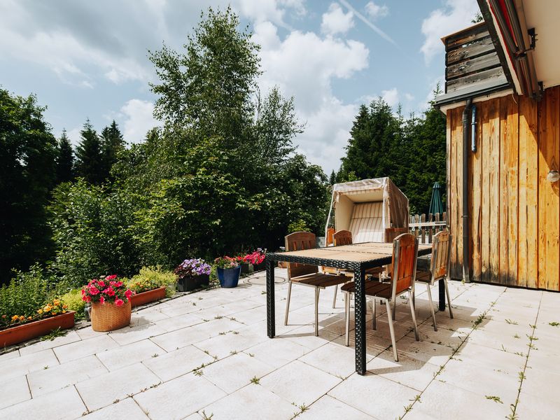 Terrasse mit Zugang zum Garten