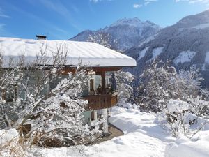 Winterblick auf den gegenüberliegenden Polinik