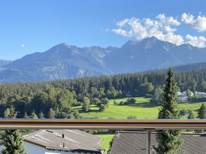 Aussenansicht wohnsimmer und balkon