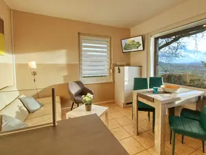 Sitzecke und Essbereich