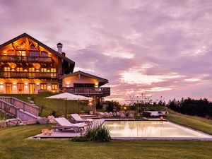 Chiemsee Chalet im Abendrot