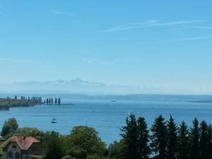 Maurach mit den Alpen im Hintergrund