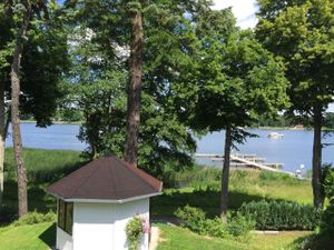 Pavillion mit Blick zum Röblinsee