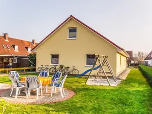 2 große Terrassen Spielplatz und Fahrräder 2 große Terrassen Spielplatz und Fahrräder