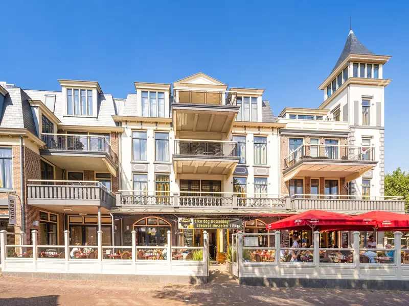 ExteriorSummer ExteriorSummer