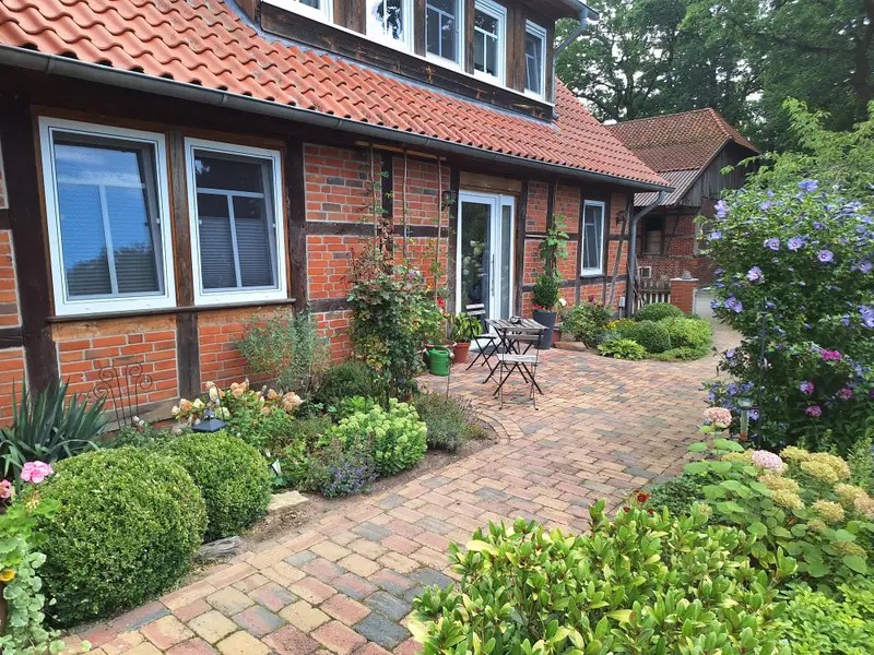 Eingang und Terrasse der Ferienwohnung