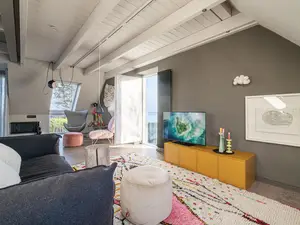 Wohnbereich im 1 OG mit Meerblick, TV-Ecke, Essbereich und Küche