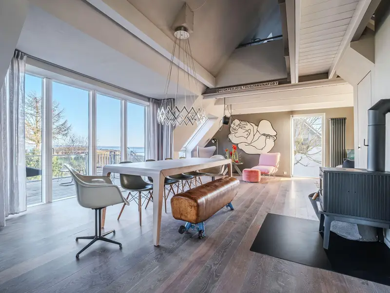 Wohnbereich im 1 OG mit Meerblick, TV-Ecke, Essbereich und Küche