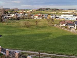 Blick vom Balkon über Land