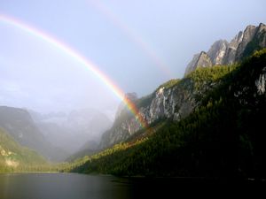 Regenbogen über dem Gosausee