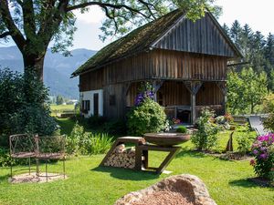 Garten mit Feuerstelle