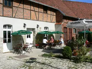 Sitzplätze im Innenhof Sitzplätze im Innenhof