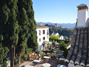 Blick auf die Alhambra von der Dachterrasse