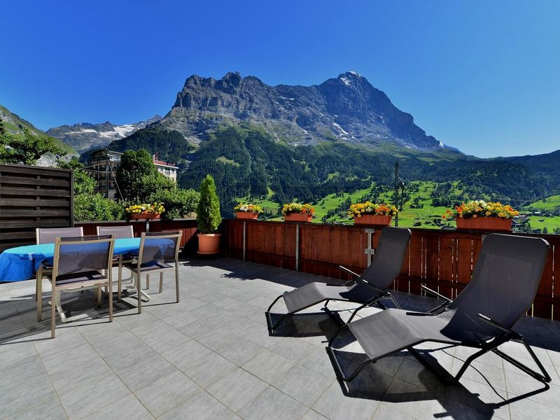 Grosser Balkon mit Sicht zur Eigernordwand