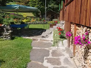 Unser Sitzplatz mit Aufgang zum Haus