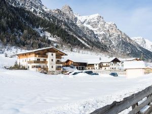 Haus Bergheimat und Alfaierhof im Winter