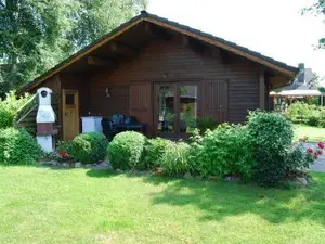 Terasse und Eingangsbereich vom Garten aus