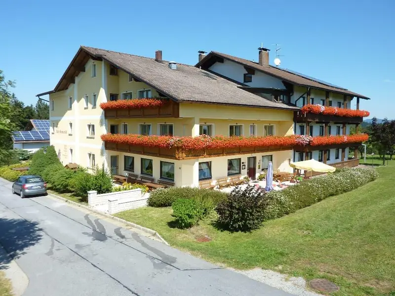 Hotel Märchenwald, *