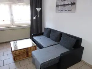 Das Wohnzimmer mit großzügigem Sofa Das Wohnzimmer mit großzügigem Sofa