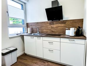 großräumige und sehr modern eingerichtete Küche in der Ferienwohnung Seeliebe I