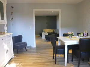 Ferienhaus Clausen Wohn- und Esszimmer