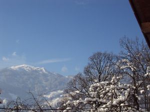 Ausblick aus dem Fenster. Aussicht auf das Spieljoch Schigebiet