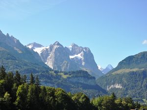 Panoramablick zum Wetterhorn und Eiger Massiv
